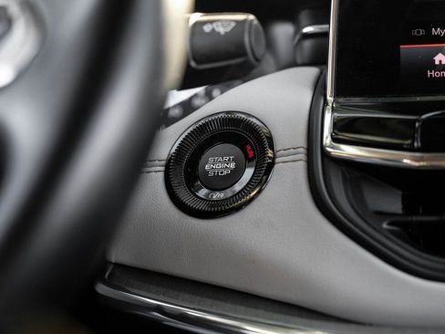 Used 2022 Jeep Compass Limited image 29