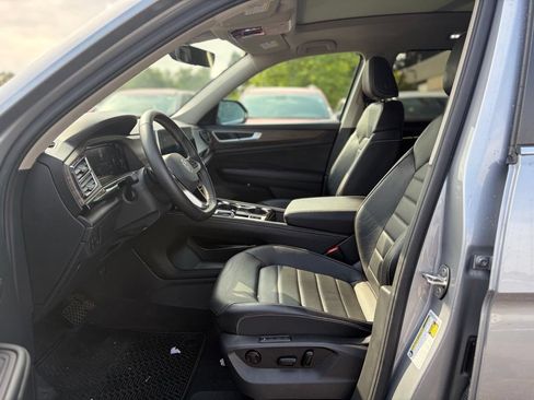 Used 2024 Volkswagen Atlas SEL AWD/4WD image 23