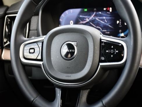 Certified 2025 Volvo XC90 B6 Plus image 20