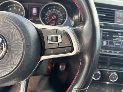 Used 2017 Volkswagen GTI SE image 11
