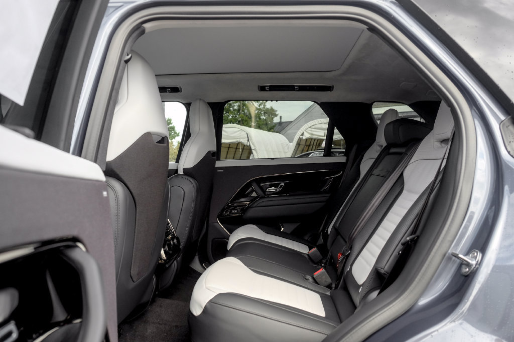 New 2027 Land Rover Range Rover Sport SV AWD/4WD image 17