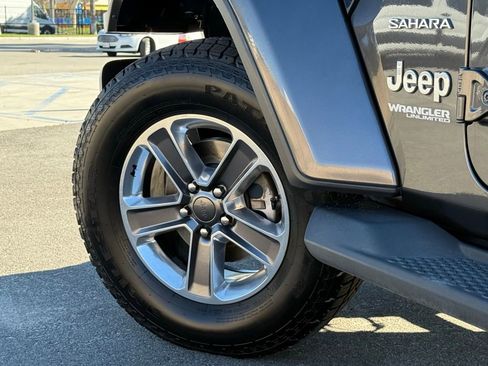 Used 2020 Jeep Wrangler Unlimited Sahara image 17