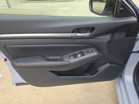 New 2026 Nissan Altima 2.5 SR FWD image 11