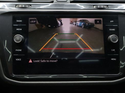 Used 2021 Volkswagen Tiguan SE w/ Panoramic Sunroof Package AWD/4WD image 24