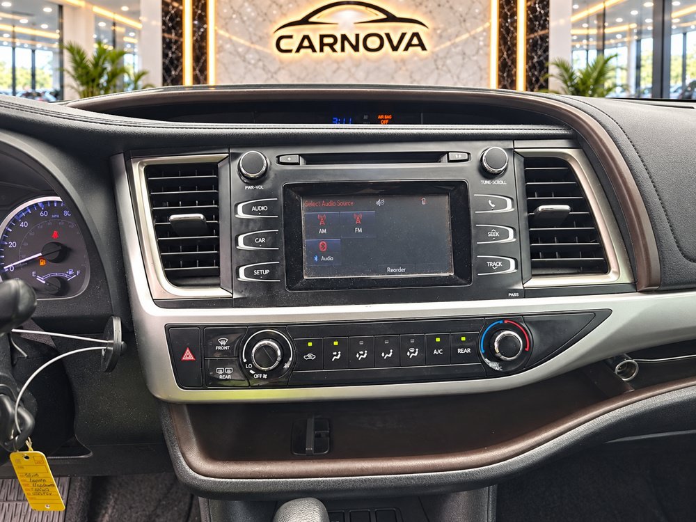 Used 2019 Toyota Highlander LE FWD image 16