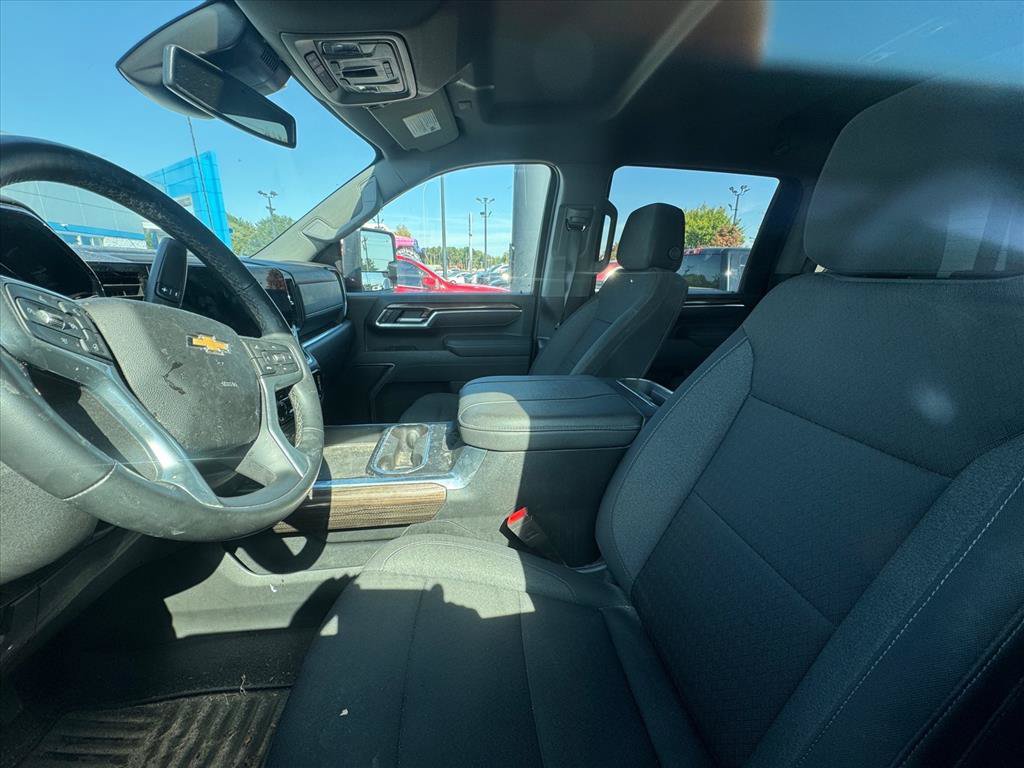 Used 2025 Chevrolet Silverado 2500 LT w/ Safety Package AWD/4WD image 9