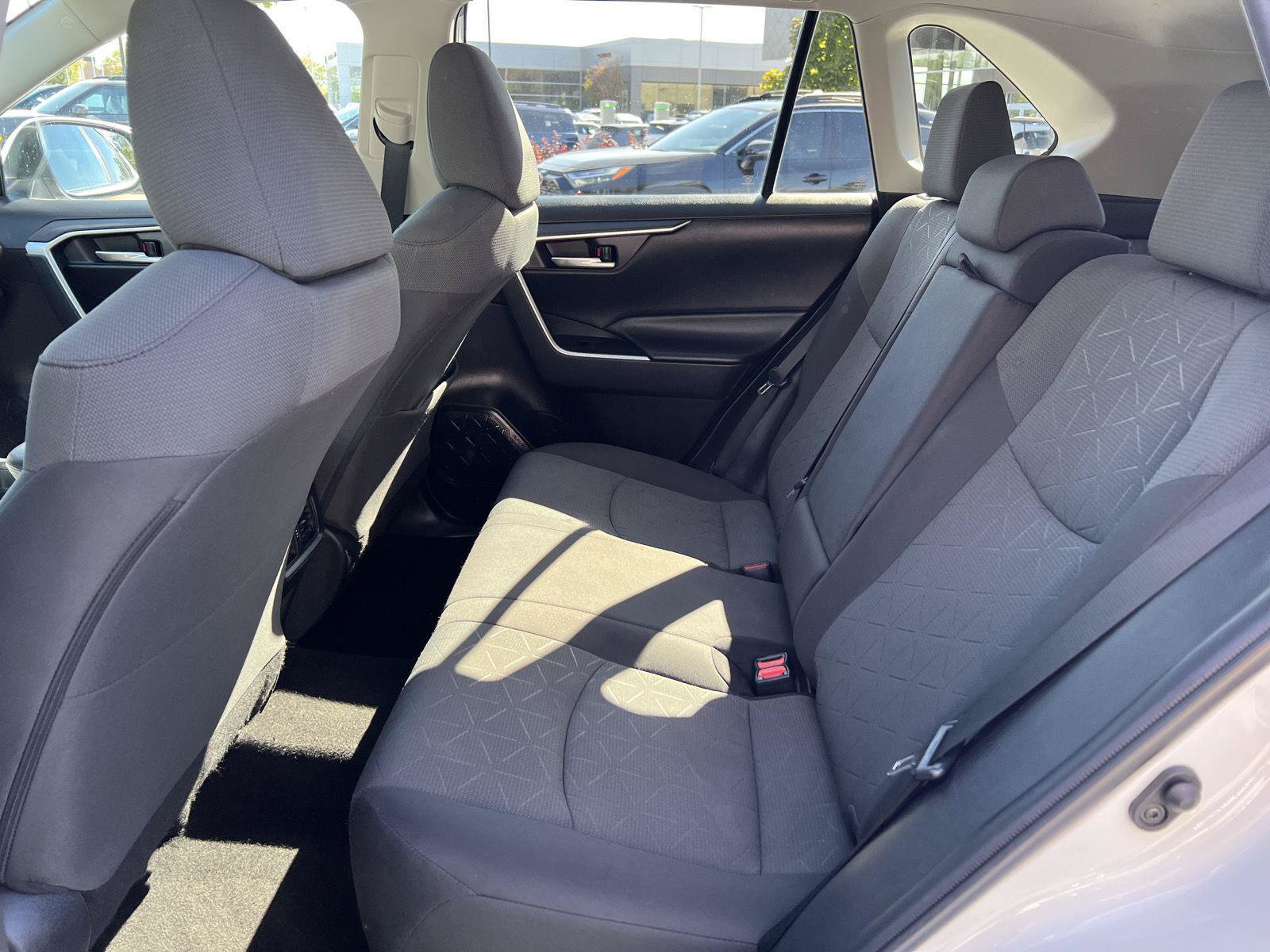 Used 2020 Toyota RAV4 XLE AWD/4WD image 24