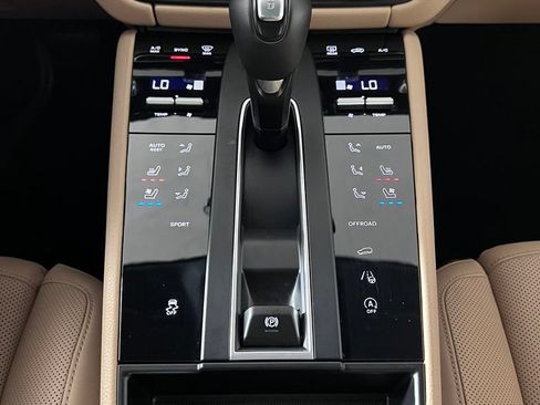 Certified 2026 Porsche Macan AWD/4WD image 35