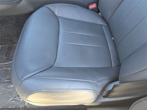 Certified 2024 Land Rover Range Rover SE image 30