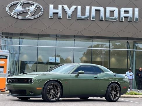 Used 2022 Dodge Challenger R/T Scat Pack w/ Dynamics Package RWD image 2