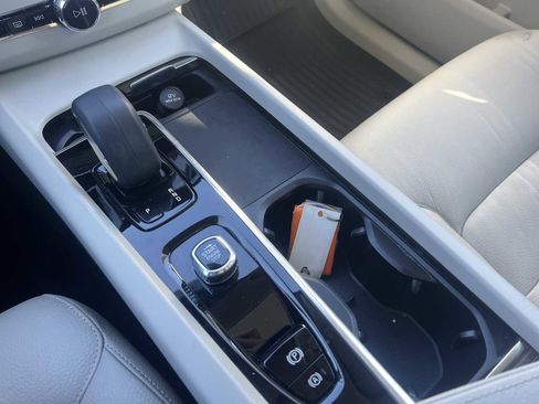 Used 2022 Volvo XC60 B5 Momentum w/ Advanced Package image 10