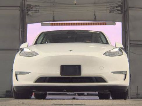 Used 2023 Tesla Model Y Performance AWD/4WD image 8