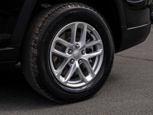 New 2025 Jeep Grand Cherokee L Laredo w/ Luxury Tech Group I image 8