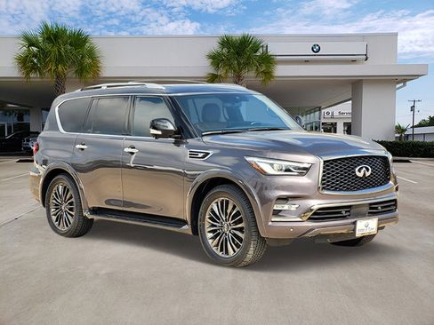Used 2024 INFINITI QX80 Sensory image 3