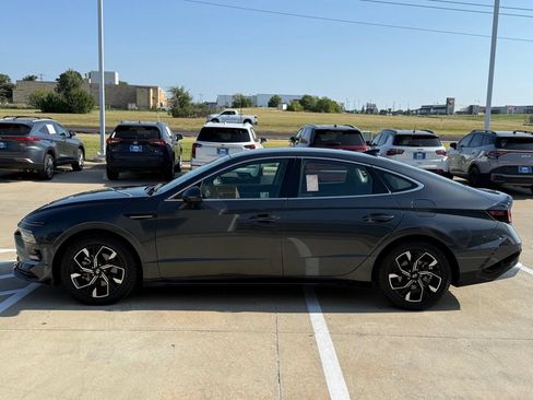 Used 2024 Hyundai Sonata SEL FWD image 2