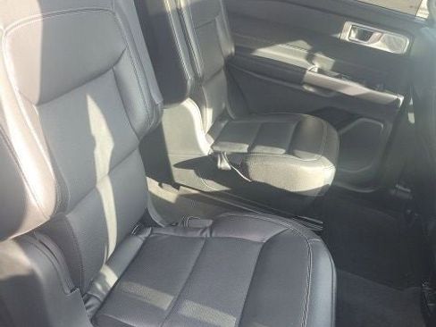 Used 2023 Ford Explorer Limited w/ Limited Technology Package image 12