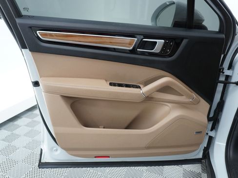 Certified 2021 Porsche Cayenne Coupe image 15