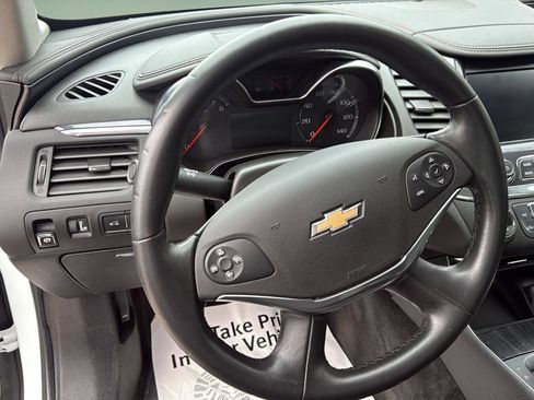 Used 2016 Chevrolet Impala LT w/ Convenience Package image 14