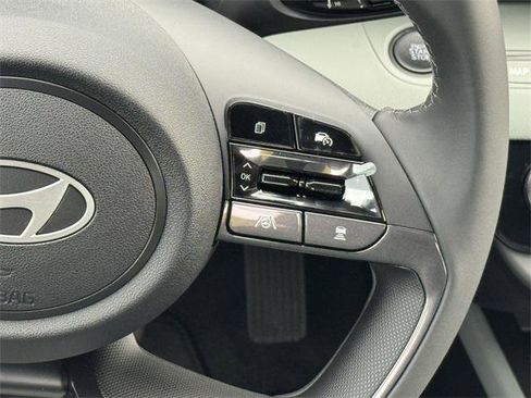 New 2025 Hyundai Elantra Limited image 24