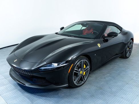 Certified 2025 Ferrari Roma Spider RWD image 33