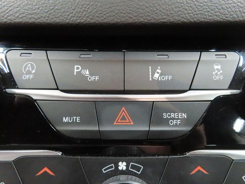 Used 2024 Chrysler Pacifica Touring-L FWD image 50