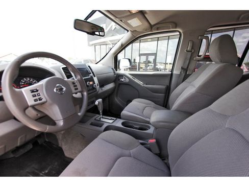 Used 2017 Nissan Frontier SV w/ SV Value Truck Package AWD/4WD image 31