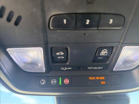 Used 2019 Cadillac XT4 Premium Luxury FWD image 17