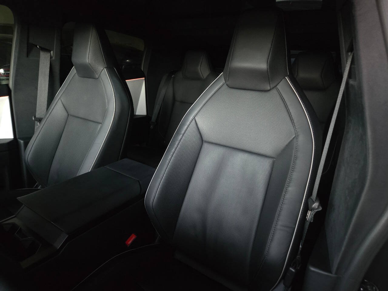 Used 2024 Tesla Cybertruck AWD Crew Cab image 22
