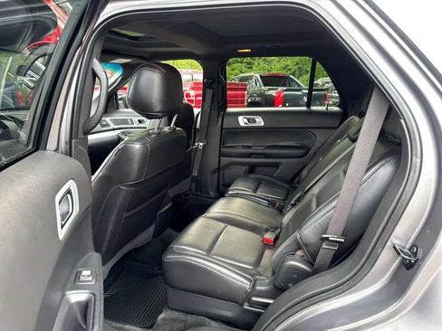 Used 2014 Ford Explorer XLT w/ Equipment Group 202A AWD/4WD image 14