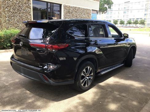 Used 2022 Toyota Highlander XLE FWD image 5