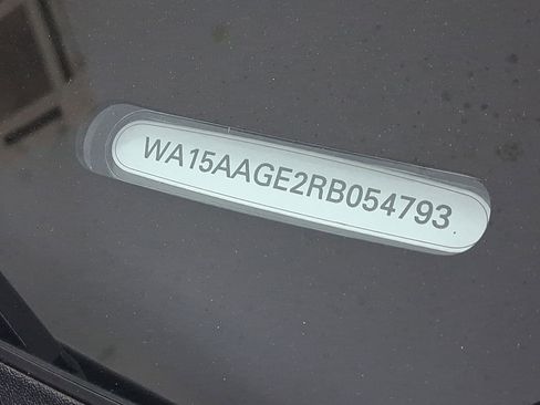 Used 2024 Audi Q8 e-tron Premium Plus w/ Premium Plus Package image 17