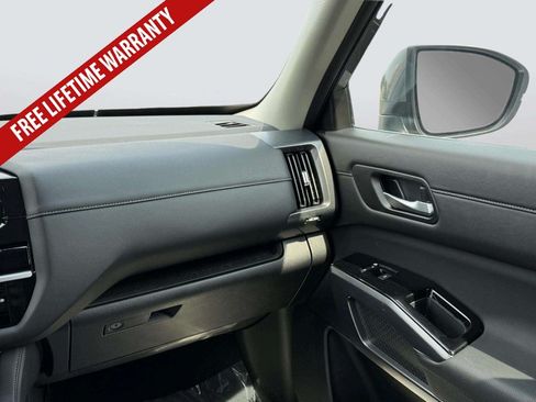 Certified 2025 Nissan Pathfinder SL w/ Cargo Package AWD/4WD image 19