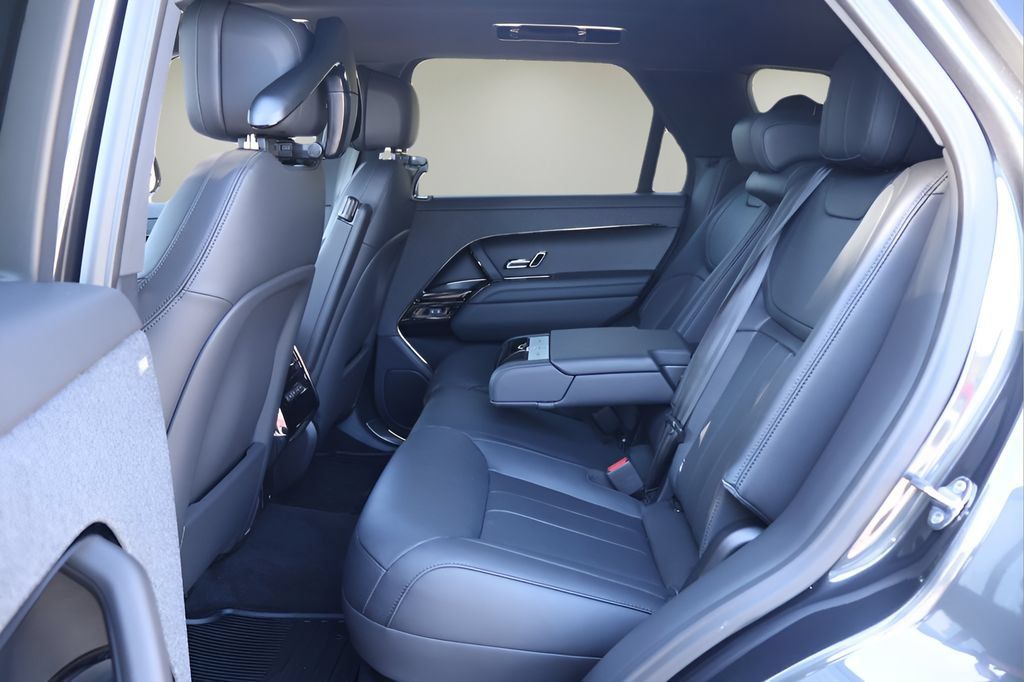 New 2026 Land Rover Range Rover Sport Dynamic SE AWD/4WD image 12