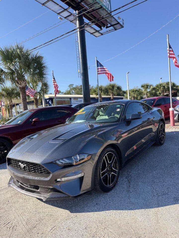 Used 2018 Ford Mustang Premium RWD image 3