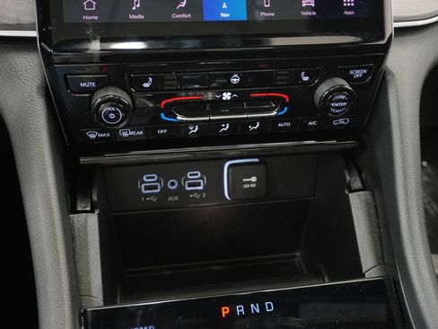 Used 2025 Jeep Grand Cherokee Limited AWD/4WD image 36