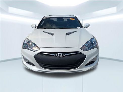 Used 2013 Hyundai Genesis 3.8 image 5