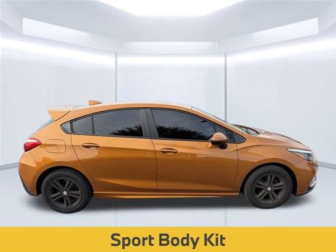Used 2017 Chevrolet Cruze LT w/ Convenience Package FWD image 5