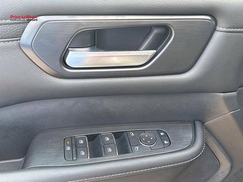 Used 2026 Nissan Armada SV RWD image 18