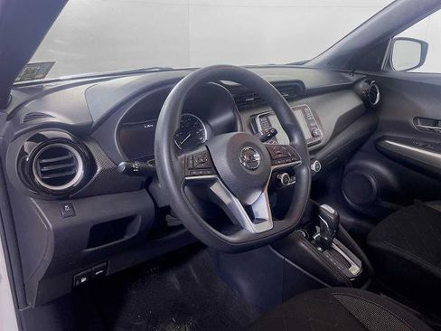 Certified 2018 Nissan Kicks SV image 7