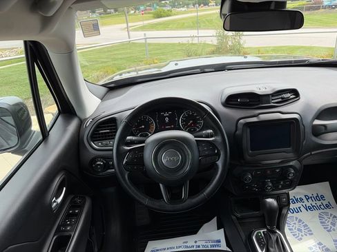Used 2020 Jeep Renegade Altitude FWD image 36