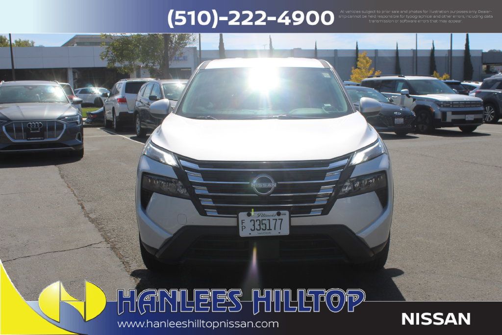 Used 2025 Nissan Rogue SV AWD/4WD image 4