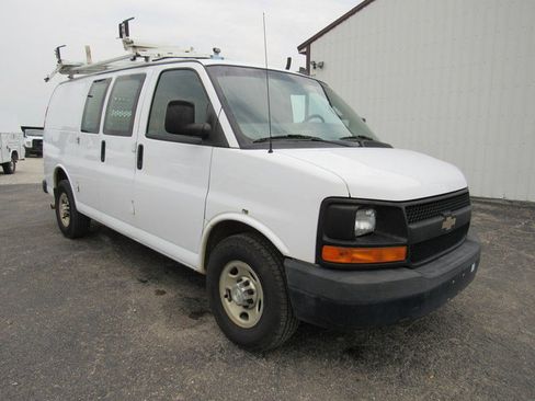 Used 2017 Chevrolet Express 2500 RWD image 9