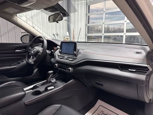 Used 2021 Nissan Altima 2.5 SR w/ SR Premium Package image 24