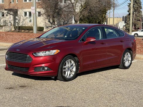 Used 2013 Ford Fusion SE image 2