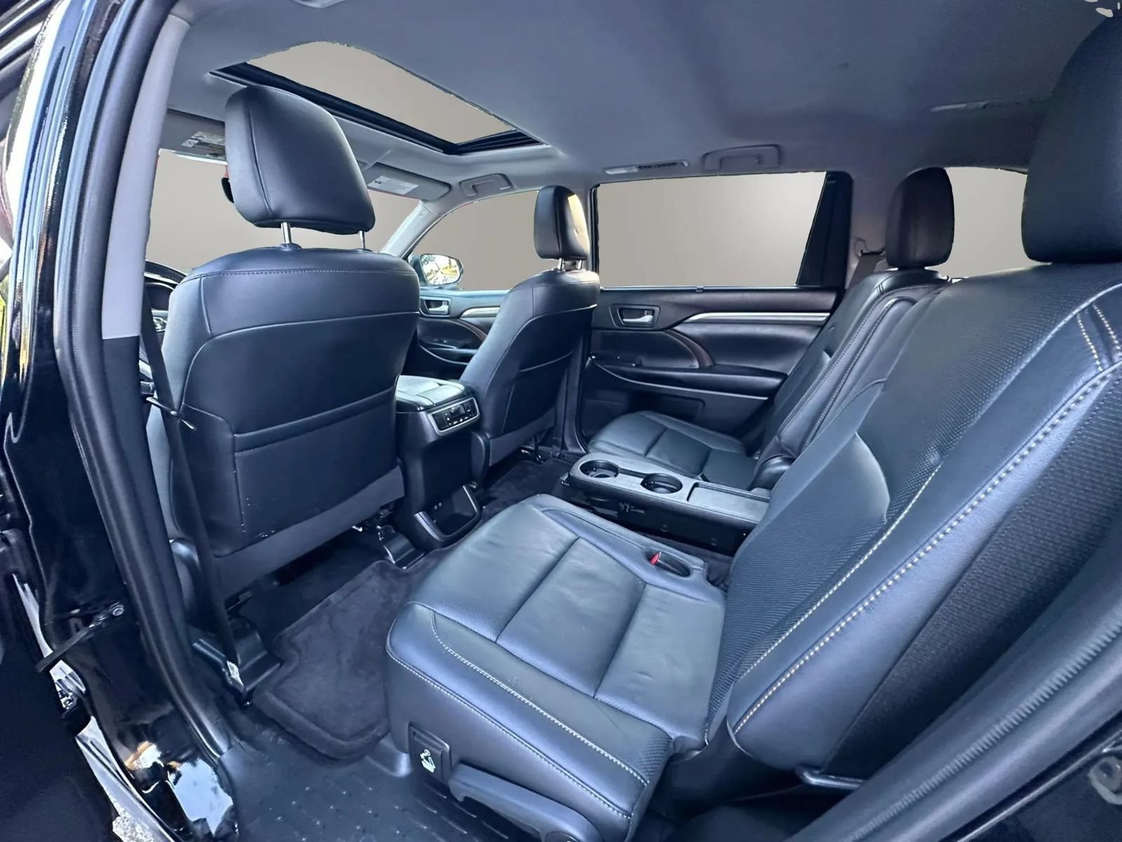 Used 2019 Toyota Highlander Limited FWD image 16
