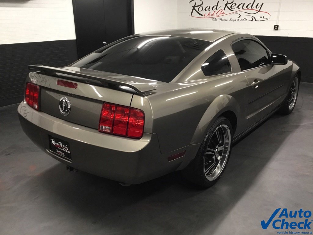 Used 2005 Ford Mustang Premium RWD image 11