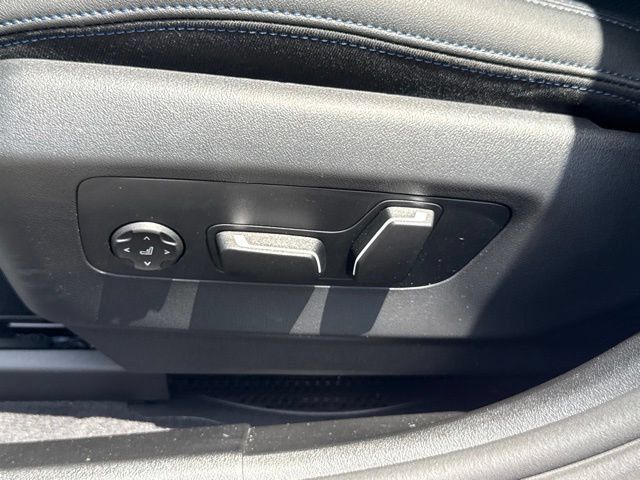 Used 2026 BMW 530i w/ M Sport Package RWD image 21
