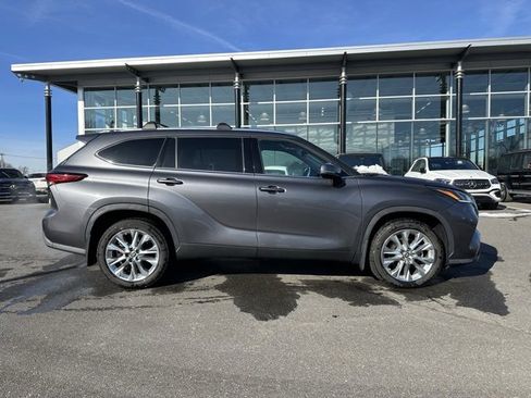 Used 2021 Toyota Highlander Limited image 8