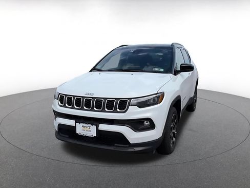 Used 2025 Jeep Compass Limited AWD/4WD image 5