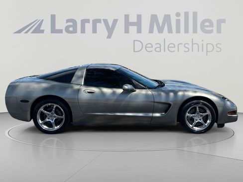 Used 1998 Chevrolet Corvette Coupe w/ Roof Pkg RWD image 6